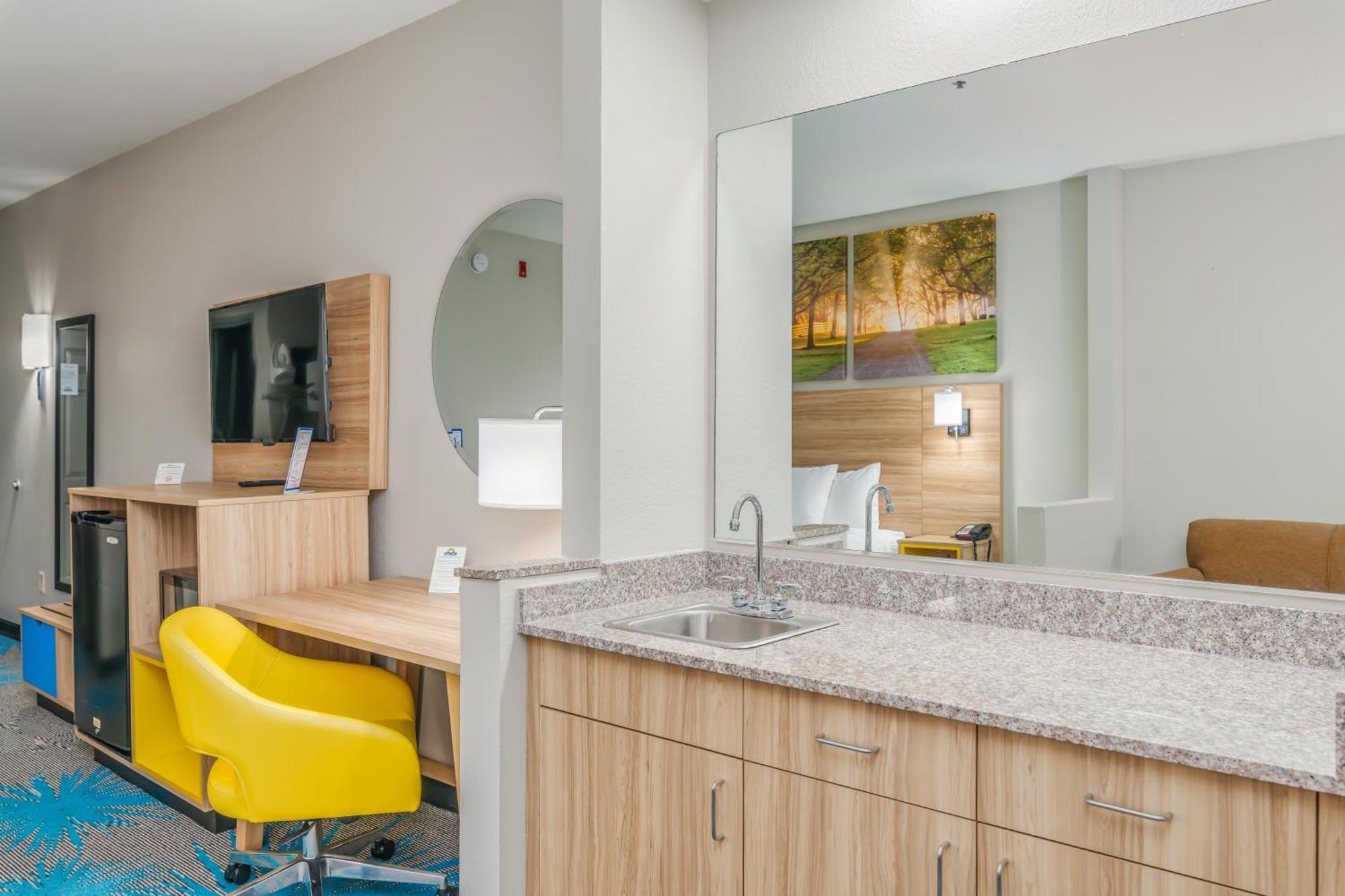 Days Inn & Suites By Wyndham Prattville-Montgomery Ngoại thất bức ảnh