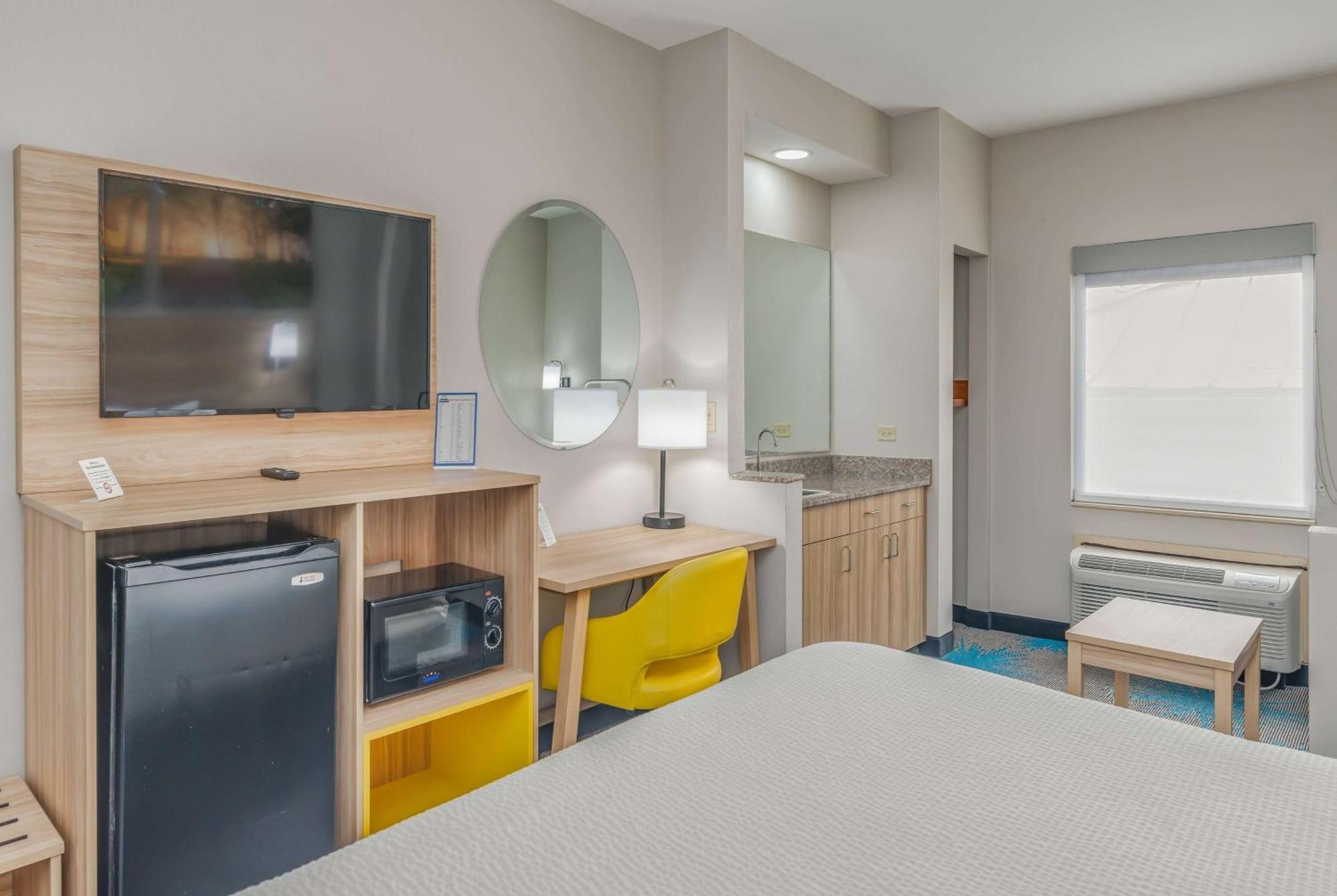 Days Inn & Suites By Wyndham Prattville-Montgomery Ngoại thất bức ảnh